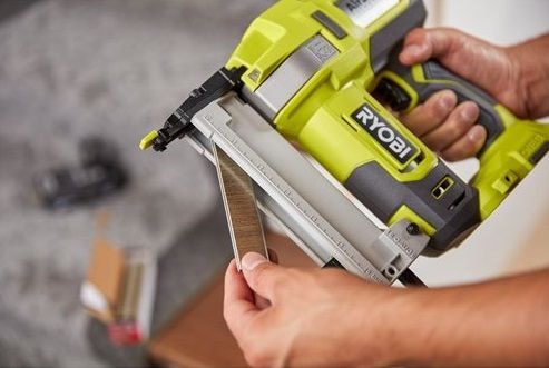 Гвоздозабиватель RYOBI ONE+ R18GN18-0, 18В (без АКБ и ЗУ)