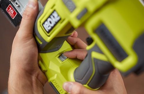 Гвоздозабиватель RYOBI ONE+ R18GN18-0, 18В (без АКБ и ЗУ)