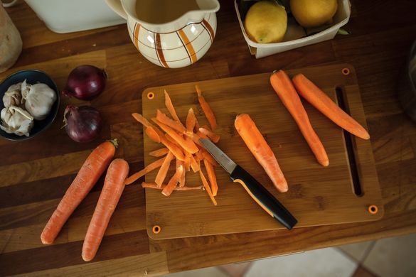 Кухонний ніж для овочів Fiskars Functional Form, прямий, 8см, нержавіюча сталь, пластик, чорний