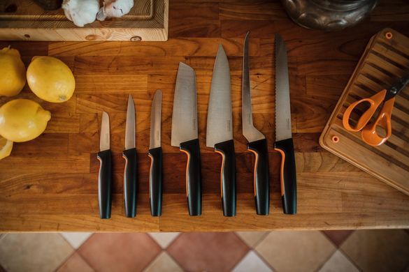 Кухонний ніж для овочів Fiskars Functional Form, прямий, 8см, нержавіюча сталь, пластик, чорний