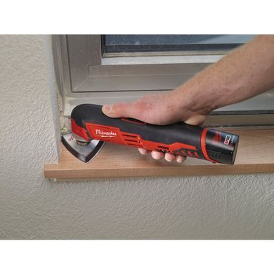 Инструмент многофункциональный аккумуляторный MILWAUKEE, C12 MT-202B (зарядное устройство С12 С, 2 аккумулятора М12 В2 2Ач, ключ, Полотно, шлифподошва, шлифлисты 16шт, сумка)