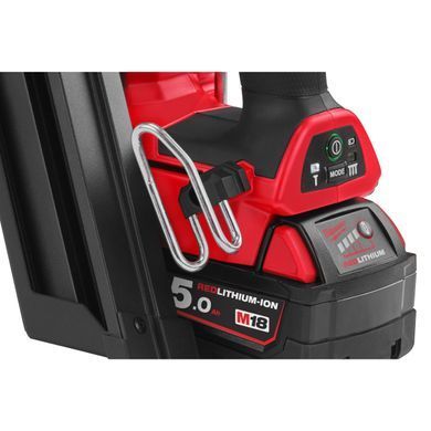 Пистолет гвоздозабивной бесщеточный аккумуляторный MILWAUKEE, M18 FFN-502C, 50/90мм (зарядное устройство M12-18 FC, 2 аккумулятора М18 В5 5Ач, кейс)