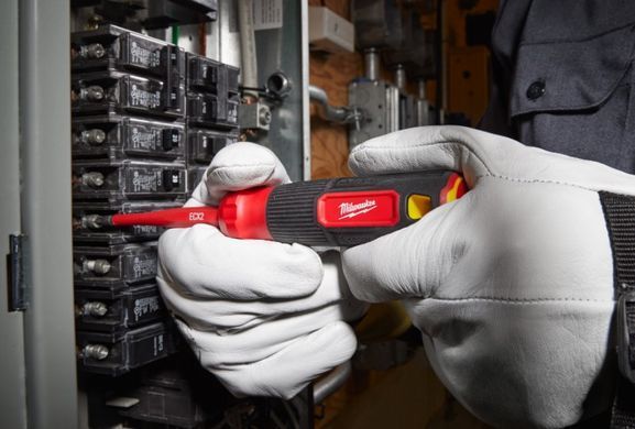 Набір викруток прецезійних ізольованих VDE MILWAUKEE 4-в-1 (рукоять VDE + 4 біти TORX VDE, текстильний чохол)