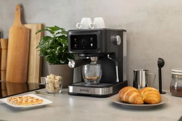 Кавоварка Gorenje ріжкова 1.5л, мелена, ручний капучинатор, чорний