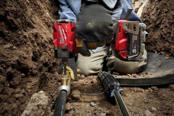 Гайковерт аккумуляторный бесщеточный 1/2'' MILWAUKEE, M18 FIW2F12-502Х, 339Нм, с кольцом (зарядное устройство M12-18 FC, 2 аккумулятора М18 В5 5 Ач, клипса для ремня, HDкейс)