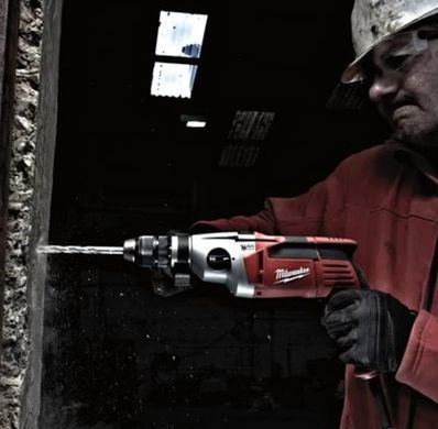 Дриль з ударом двошвидкісний MILWAUKEE, PD2E 24 R, 1020Вт (60Нм) (бічна рукоять, HDкейс)