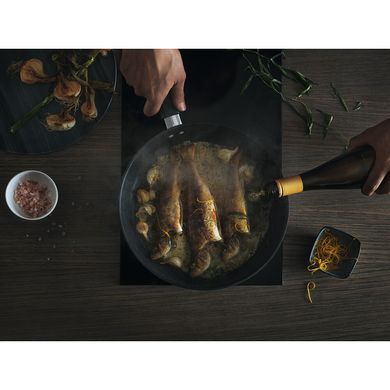 Сковорода Fiskars Hard Face, 30см, покрытие Hardtec Superior, алюм., индукция, черный