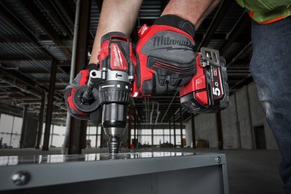 Дрель-шуруповерт с ударом аккумуляторная бесщеточная MILWAUKEE, M18 BLPD2-502X (зарядное устройство М12-18 FС, 2 аккумулятора М18 В5 5Ач, боковая рукоять, клипса для ремня, HDкейс)