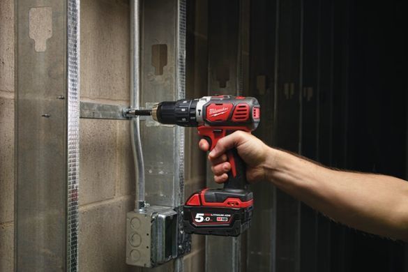 Дриль-шуруповерт з ударом акумуляторний MILWAUKEE M18 BPD-0, 50Нм (каркас, картонне пакування)